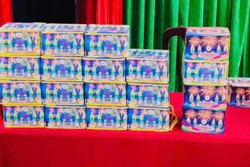 Tạm giữ đối tượng vận chuyển pháo hoa lậu