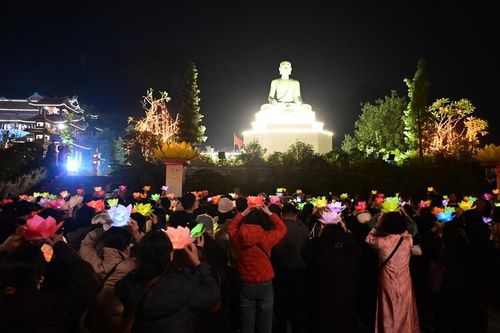 TP.Hải Phòng: Đêm hoa đăng kính mừng khánh đản Đức Phật A Di Đà tại chùa Long Hoa và Tường Vân