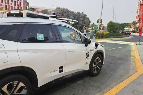 Xe taxi tự lái Trung Quốc 'lấn sân' Trung Đông