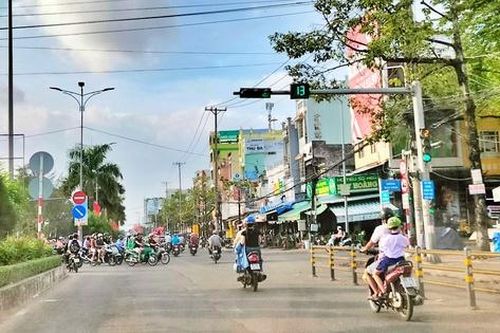Cà Mau: Thí điểm lắp đặt hàng rào phân cách tại một số nút giao