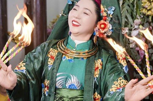 Đồng thầy Lê Thị Thu Hiền - Người giữ gìn giá trị thuần khiết của Tín ngưỡng thờ Mẫu