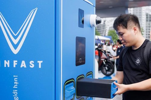 TP. Hồ Chí Minh: Chấp thuận chủ trương lắp đặt tủ đổi pin trên vỉa hè cho xe máy điện