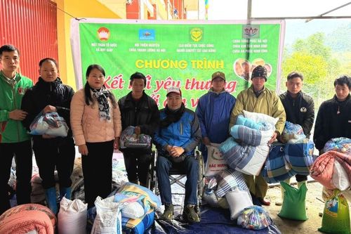 Chương trình 'Kết nối yêu thương - sưởi ấm vùng cao' tại xã Huy Giáp
