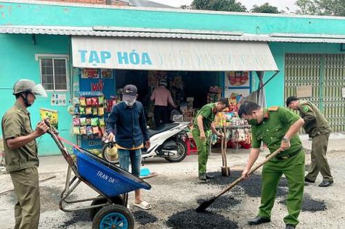 Lúc dân cần, Công an có