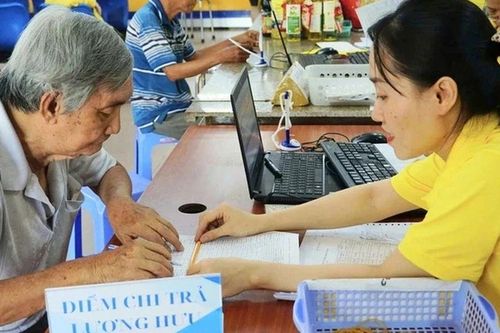 Chi trả gộp 2 tháng lương hưu (tháng 02 và tháng 03 năm 2026) theo Chỉ thị 36 vào thời điểm nào?