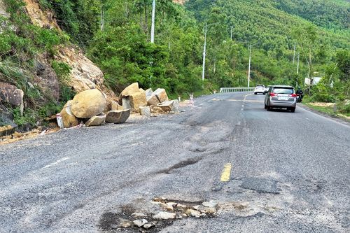 Quốc lộ 1D đoạn qua Đắk Lắk: Đường đẹp ven biển thành ác mộng giao thông