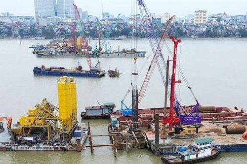 Nhộn nhịp công trường thi công cầu Trần Hưng Đạo hơn 16 nghìn tỷ đồng