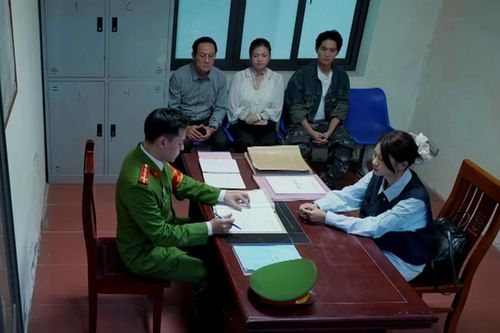 Gia đình đưa Ánh Dương ra cơ quan công an tố cáo kẻ 'tống tình'