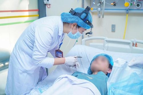 Bệnh viện E bố trí nơi lưu trú miễn phí cho người nhà và nạn nhân của vụ cháy ở Trần Cung
