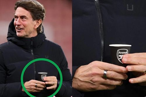 HLV Tottenham gây phẫn nộ vì hồn nhiên cầm cốc in logo kình địch Arsenal