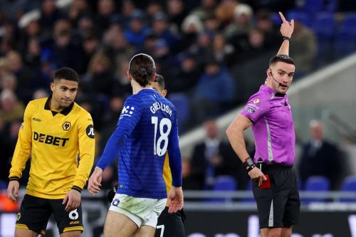 Grealish nhận thẻ đỏ khó tin