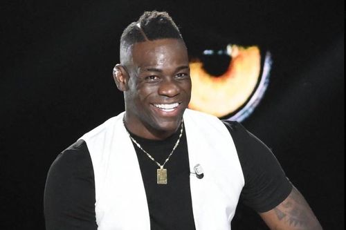 Balotelli sang châu Á chơi bóng