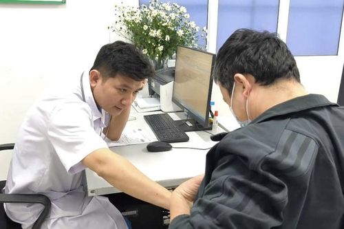 Nguyên nhân sụt cân bất thường của người đàn ông thích ăn đồ tái