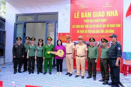 Điểm tựa vững chắc của lòng dân