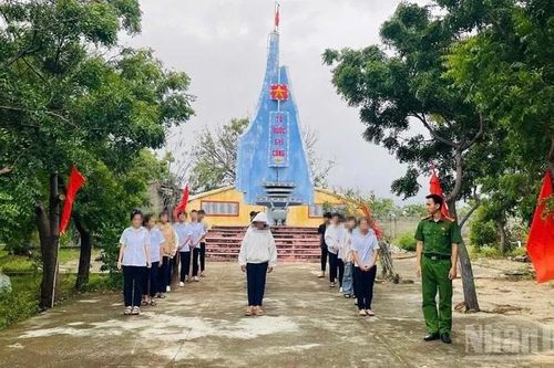 Giáo dục thiếu niên vi phạm bằng lao động công ích
