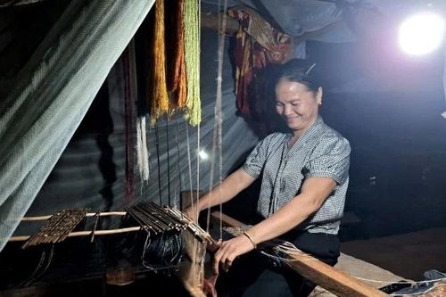 Nghệ An còn 21 thôn, bản và Đảo Mắt chưa có điện lưới quốc gia