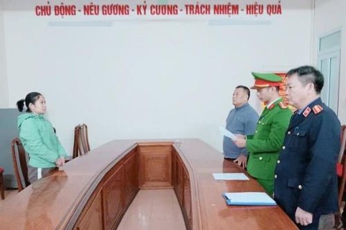 Bắt tạm giam đối tượng vận chuyển trái phép vàng qua biên giới