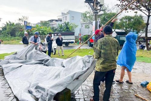 Ra quân lập lại trật tự đô thị tại phường Hòa Xuân