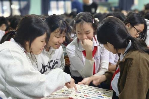 Đưa thư viện lưu động 'Ánh sáng tri thức' đến trường học
