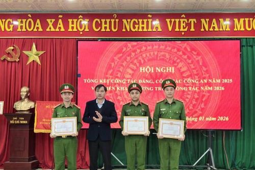 Công an xã A Vương tiếp tục phát huy thành tích là đơn vị dẫn đầu phong trào thi đua 'Vì An ninh Tổ quốc' năm 2025