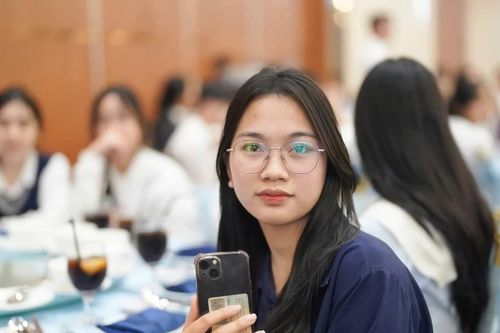 Một ngày đi khắp TPHCM của gần 100 thủ khoa