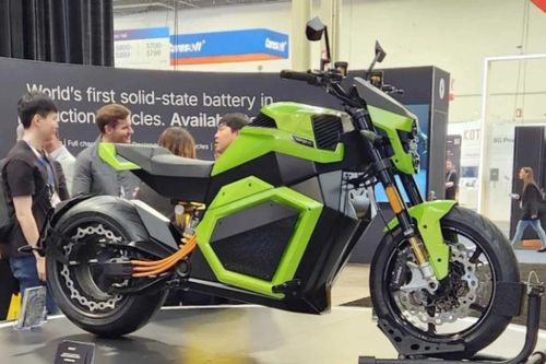 Xuất hiện xe máy điện đi được 600 km mỗi lần sạc