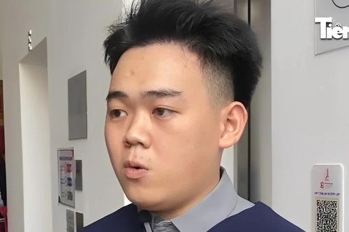 Thủ khoa 19 tuổi: 'Tôi muốn thành công để giúp đỡ thủ khoa khó khăn như mình'