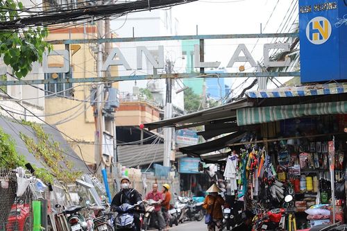 Khu chợ ở miền Tây hơn 30 năm bán một loại hàng, đàn ông ra vào tấp nập