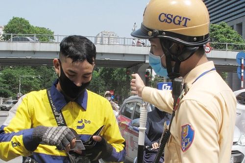 Những loại giấy tờ tài xế cần xuất trình khi CSGT yêu cầu
