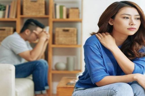 Dự tiệc tất niên ở công ty vợ, chồng mất ăn mất ngủ vì câu nói bâng quơ