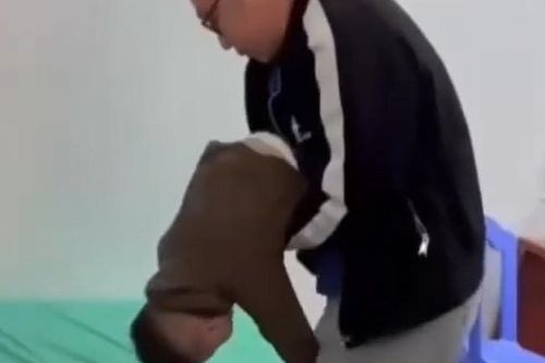 Bé 15 tháng được cứu sống ngoạn mục nhờ thủ thuật Heimlich