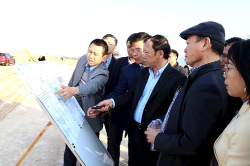 Phó Chủ tịch Thường trực UBND tỉnh Bùi Thanh An kiểm tra một số dự án ở khu kinh tế Đông Nam