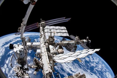 NASA hoãn chuyến đi bộ ngoài không gian vì vấn đề sức khỏe phi hành gia
