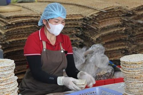 Tất bật ngày đêm, kẹo cu đơ Hà Tĩnh đắt khách dịp Tết
