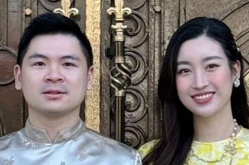 Lựa chọn xe sang của vợ chồng con trai bầu Hiển