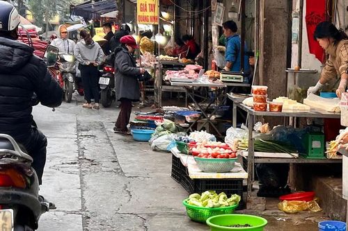 Hà Nội trước ngày 'xóa sổ' 231 chợ cóc