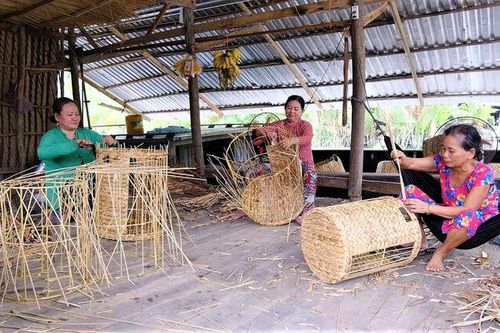 Tạo sinh kế cho người nghèo