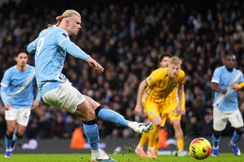Haaland giải cơn khát, Man City vẫn hụt hơi tại Etihad