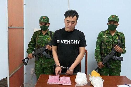 Bắt giữ đối tượng vận chuyển 2,8kg ma túy