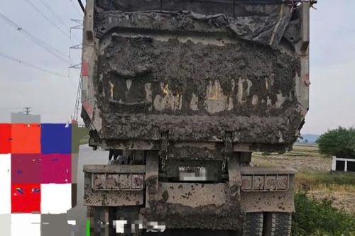Chấn chỉnh tình trạng xe vận chuyển làm rơi đất, đá trên đường