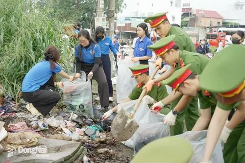Đẩy mạnh Phong trào thi đua Ba nhất trong lực lượng công an