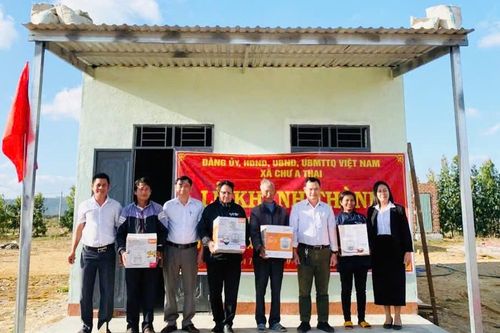 Chư A Thai bàn giao 4 căn nhà cho các hộ dân bị thiệt hại do mưa lũ