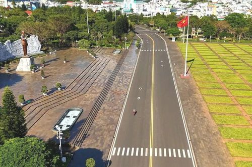 Pleiku mở thông toàn thời gian tuyến đường qua Quảng trường Đại Đoàn Kết
