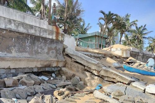 Cần sớm sửa chữa kè chắn sóng biển dọc đường An Dương Vương