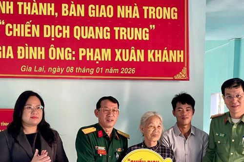 Bàn giao nhà cho hộ dân bị sập do bão số 13 tại xã Tuy Phước