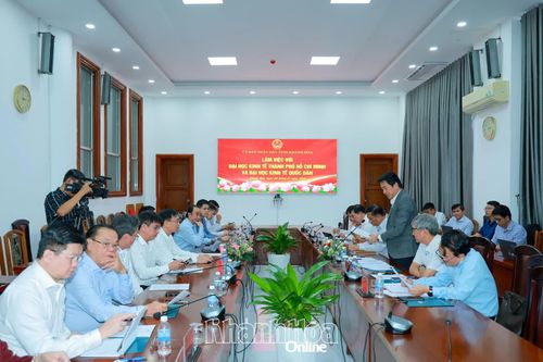 Phó Chủ tịch Thường trực UBND tỉnh Nguyễn Long Biên làm việc với Đại học Kinh tế TP. Hồ Chí Minh và Đại học Kinh tế Quốc dân