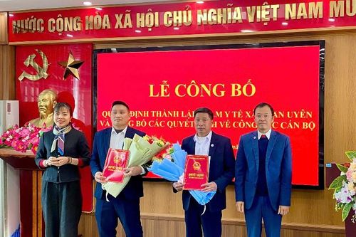Công bố quyết định thành lập Trạm Y tế xã Than Uyên