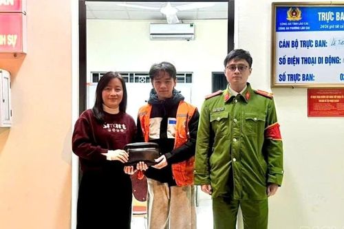 Sở Giáo dục và Đào tạo tỉnh tuyên dương học sinh nhặt được của rơi, trả lại người đánh mất