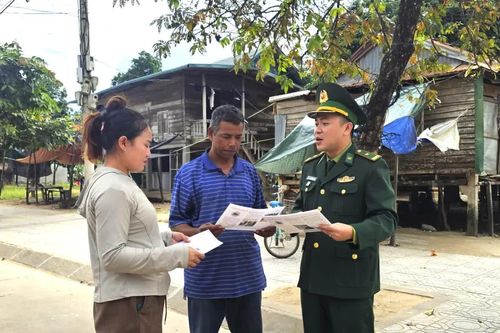Tuyên truyền phòng, chống buôn lậu pháo nổ cho người dân vùng biên
