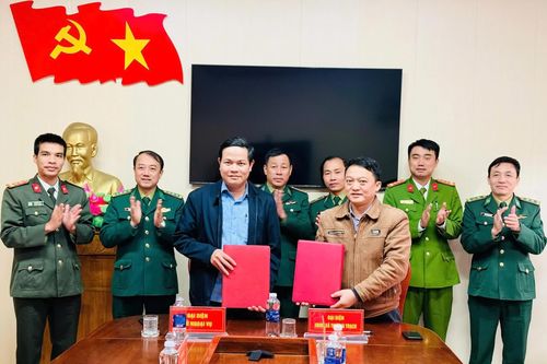 Bàn giao đoạn biên giới, mốc quốc giới cho xã Thượng Trạch